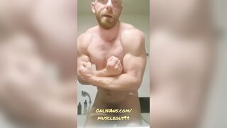 Muscled guy bodybuilder doing muscle idolize