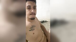 Mastubacao na cadeira.