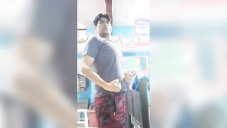 HOMBRE FUERTE HUNKY MEXA VERGA ENORME PELUDA GYM CALISTENIA BÍCEPS DESNUDO FUERTE IMPONENTE