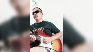 日本のギタリストがあなたに健康を与えます