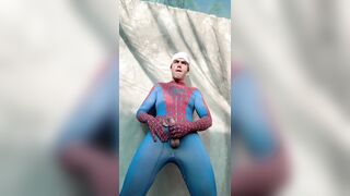 Manumas18 se convierte en xpiderman y saca toda la telaraña
