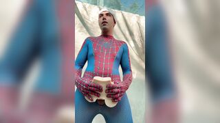 Manumas18 se convierte en xpiderman y saca toda la telaraña