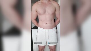 Nachbar beim Spionieren erwischt – Bestrafung mit Füßen und shackle Ladung