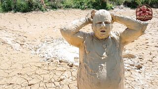 Mudbath in cream colored, light filth - like vanilla pudding brief version