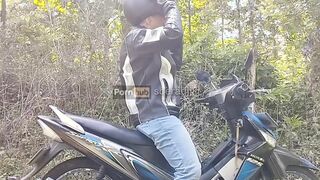 Tukang Ojek Ngocok Sebelum Pulang