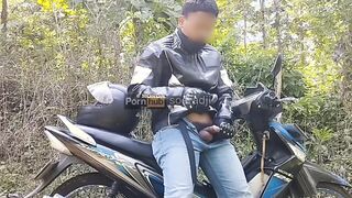 Tukang Ojek Ngocok Sebelum Pulang