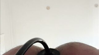 Teaching my culo with an inflatable buttplug
