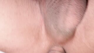 Mi BFF detects me while I take a bathtub, I end up providing him a crazy plumb and I end up in his jaws!
