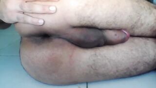 Enfiando lata na bunda
