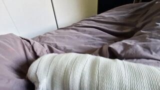 Lengthy forearm cast - Battered hand - Masturbatation