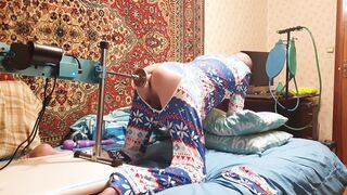Homosexual penetrating his ass-hole boinking machine giant anal invasion fake penis close up first-timer homemade fuckslut cockslut homo russian