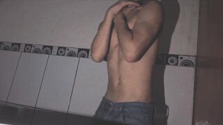 Herm oso Estu dian te Se Masturba Mientras Todos Duermen - Part 1