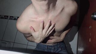 Hermoso Estudiante Se Masturba Mientras Todos Duermen - Part two