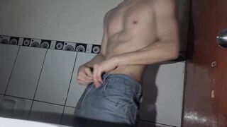 Hermoso Estudiante Se Masturba Mientras Todos Duermen - Part two
