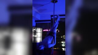 Twunk Pillar Dancing