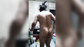Pulei cordas pelado no quarto