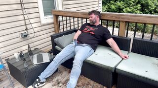 Hammer my wifey home so I pawed one out on the deck in my denim, dunks and TF T-T-shirt