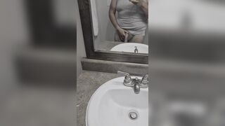 Masturbándome antes de ducharme