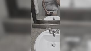 Masturbándome antes de ducharme
