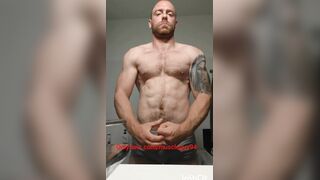 Muscle man doing muscle idolize flash muscle