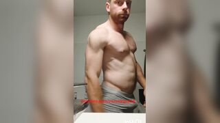 Muscle man doing muscle idolize flash muscle