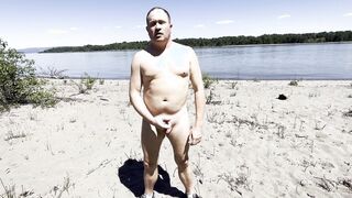 Jerkin off on a sunny day at the sea