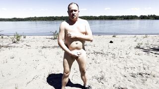 Jerkin off on a sunny day at the sea