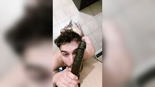 Fit Bulky Twink Deepthroating Large Ebony Fake penis - POINT OF VIEW Caboose Look & Jaws Popshot