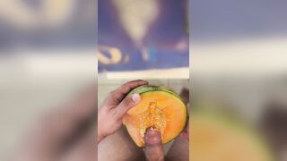Cogiéndome rico knocker hasta correrme