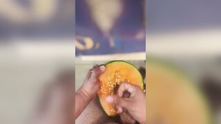 Cogiéndome rico knocker hasta correrme