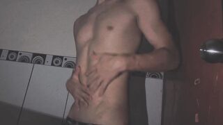 Hermoso Estudiante Se Masturba Mientras Todos Duermen - Part three