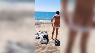 Naturist beach/Playa nudista
