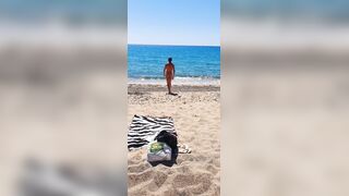 Naturist beach/Playa nudista