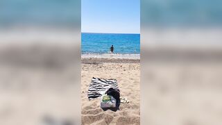 Naturist beach/Playa nudista