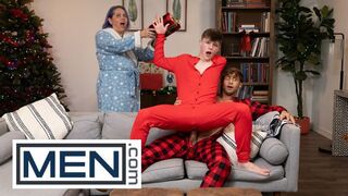 GUYS - Dom King Plays Flick Games On Christmas Morning While Jake Preston Sneakily Deep throats His Bone