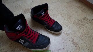 Tearing of the feet of my stinkin dc boots and nutting on them