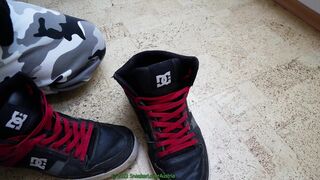 Tearing of the feet of my stinkin dc boots and nutting on them