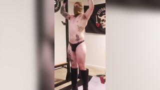 fondle the arse for nicer reps