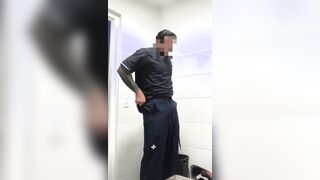 ME CALIENTO EN EL BAÑO DEL POLYCLINIC