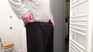 Masturbe (235) with one testicle