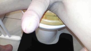 Masturbe (223) with one testicle