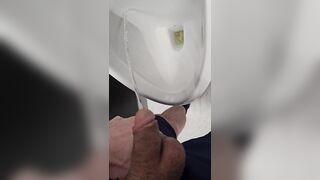 Je pisse a la salle de fitness