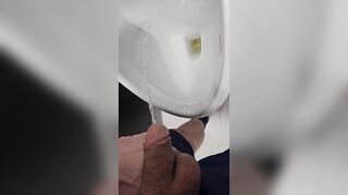 Je pisse a la salle de fitness