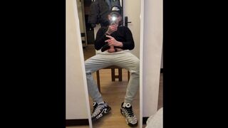 Dude milked off and jizz