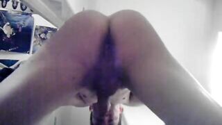 Masturbe (23) with one testicle