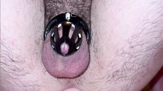 Opening up my wide open booty in schlong box! Onlyfans @noah-moore