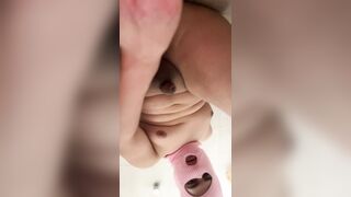 Femboy gemido como perra y se viene con su consolador anal invasion