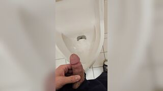 Érection en pissant