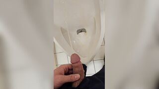 Érection en pissant