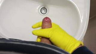 washbasin shaft onanism with jizz shot